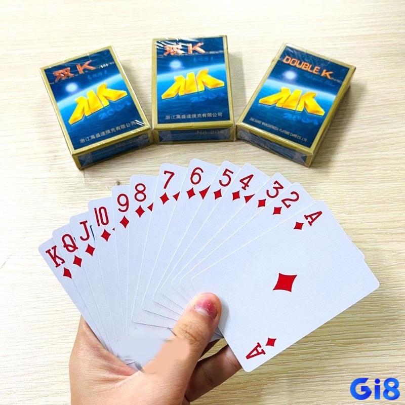 Bộ bài Tây – điểm chung của cả xì tố và poker, gắn liền với nhiều thế hệ người chơi tại Việt Nam.