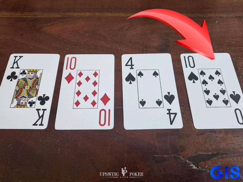 Sau Turn, cách tính xác suất poker là nhân số “outs” với 2 để dự đoán cơ hội trúng bài ở River.